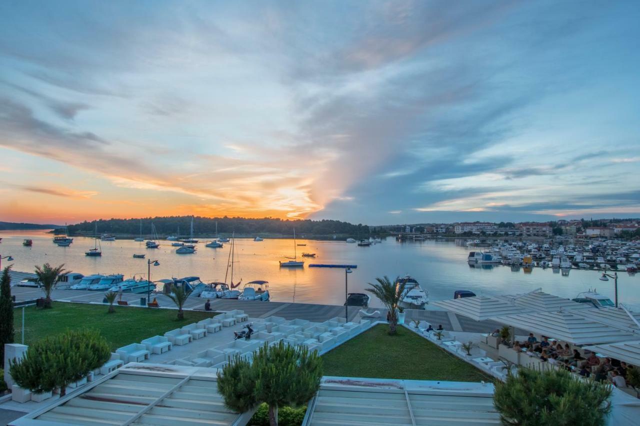 Apartments Riva Медулин Экстерьер фото
