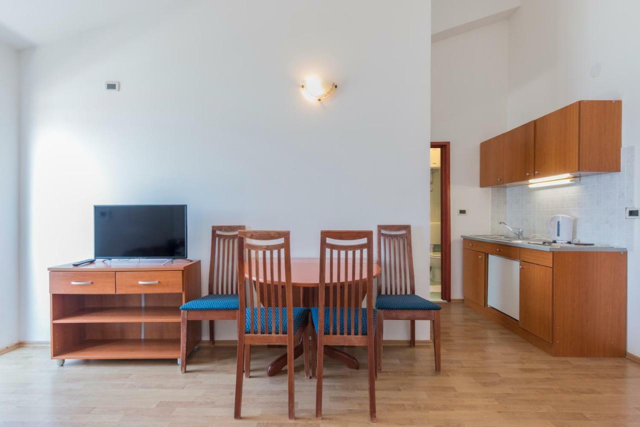 Apartments Riva Медулин Экстерьер фото